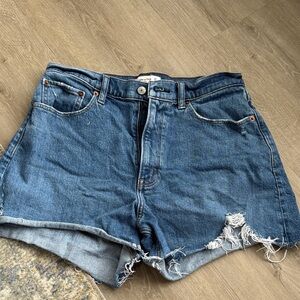 Abercrombie and fitch curve love 4” mom short high rise
